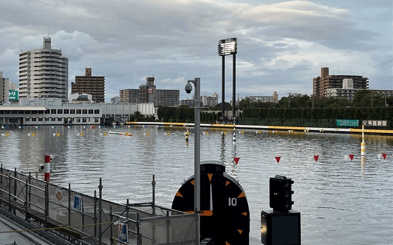 大時計前：スタートタイミングが見える通なスポット
