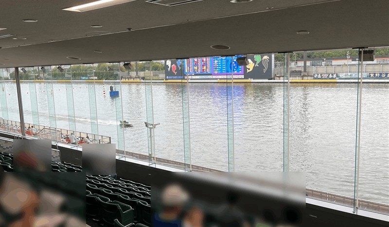 俯瞰で快適に見るなら2階の一般席